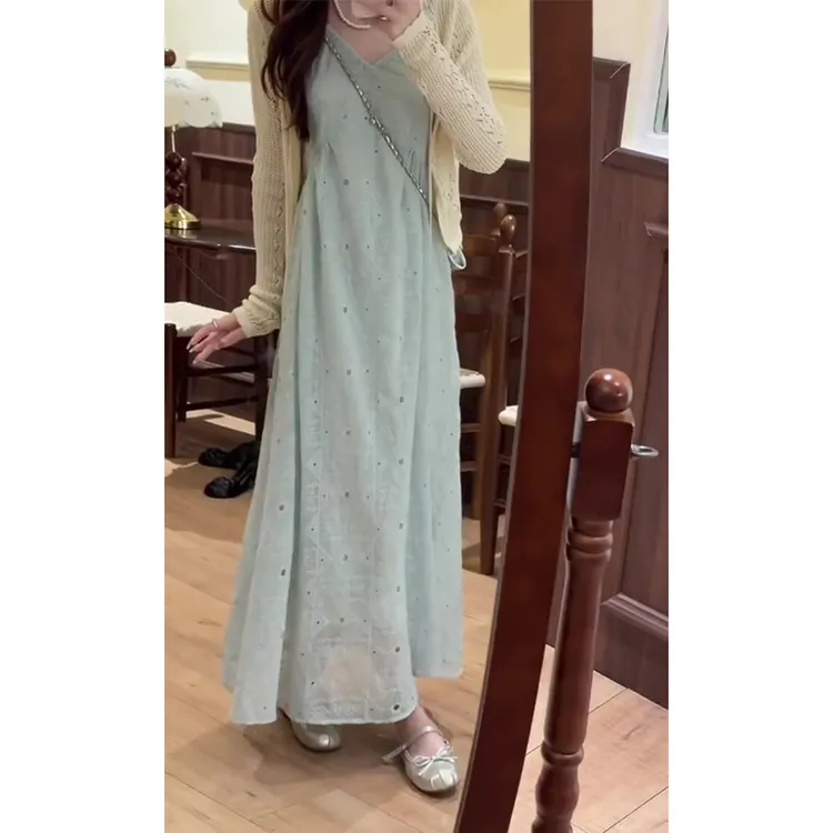 2025早秋新款女法式气质百搭修身针织开衫收腰显瘦V领吊带连衣裙