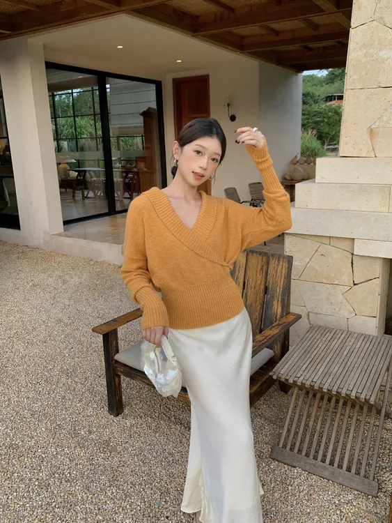 法式复古气质百搭显瘦V领长袖针织毛衣女收腰短款套头上衣针织衫