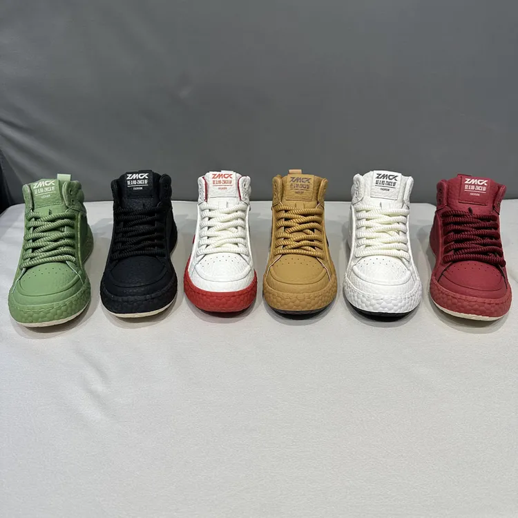 2025新款低帮系带纯色拼接防滑软底运动休闲鞋轻奢潮流百搭男款鞋