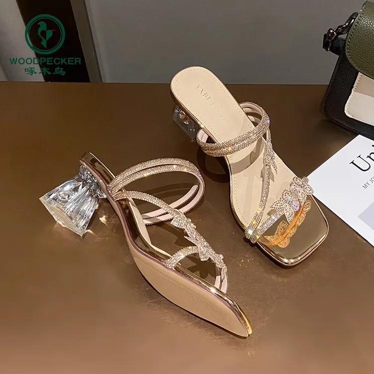 啄木鸟水钻粗跟凉拖鞋女夏外穿2025新款绝美蝴蝶结两穿水晶高跟鞋