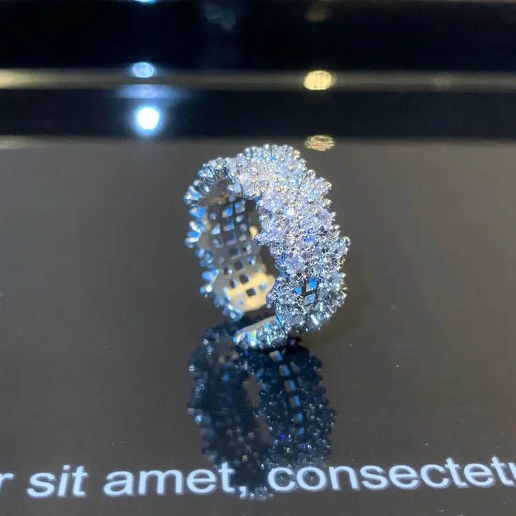 铜合金合成锆石戒指 韩版网红几何气质精致蝴蝶轻奢高级情侣对戒