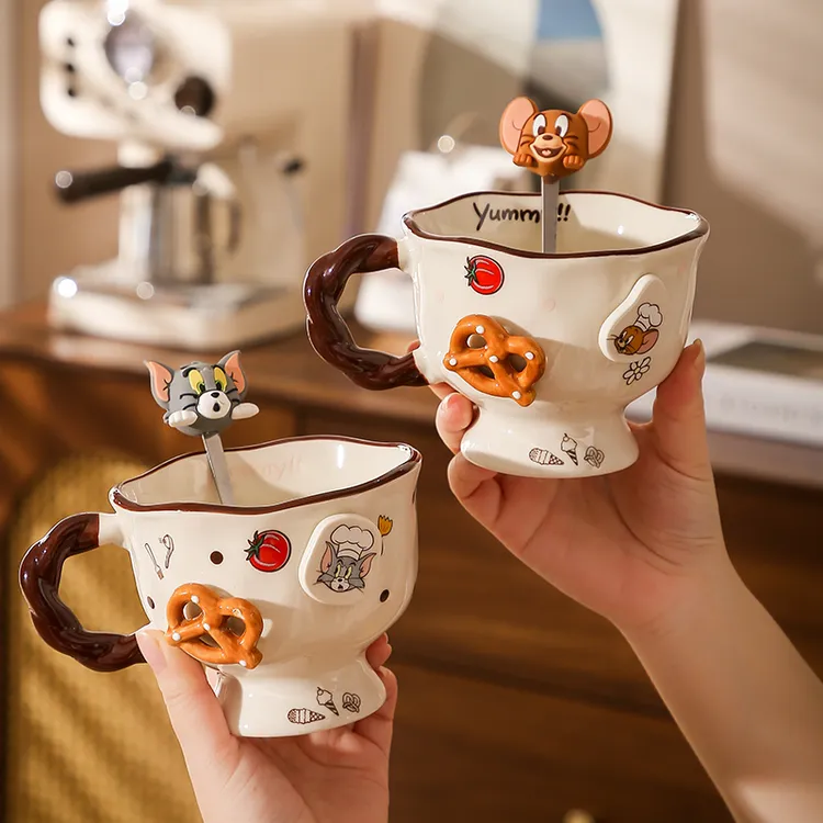 猫和老鼠正版联名浮雕马克杯带勺家用咖啡杯网红大容量陶瓷早餐杯