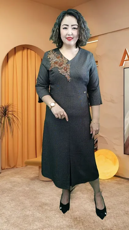 妈妈装连衣裙民族风V领U型领不褪色常规秋季中长款