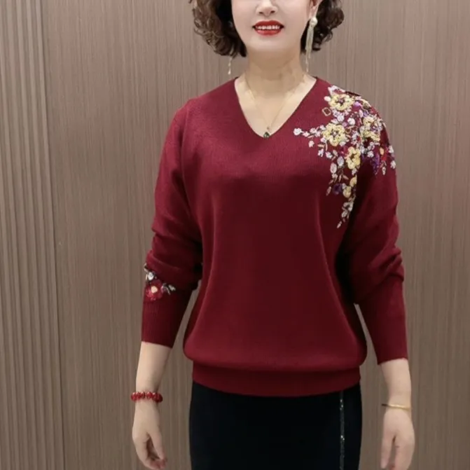 重工刺绣时尚洋气V领长袖针织衫女士秋冬百搭显瘦上衣妈妈装时尚