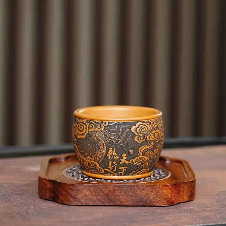 宜兴原矿紫砂葵黄朱泥全手工刻绘龙行天下主人杯高端品茗杯