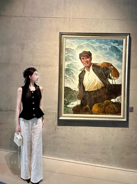 2025春夏新款法式复古简约精致U领无袖马甲白色百搭阔腿裤两件套