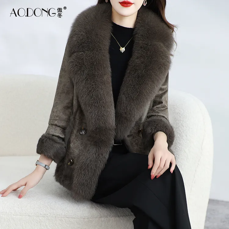 2025新款海宁兔皮一体皮草女短款狐狸毛领修身妈妈大气保暖外套冬