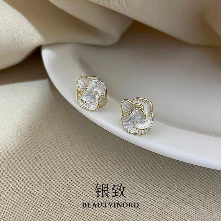 合金耳饰 银针山茶花耳钉女款耳环小众轻奢高级感气质2025年爆款
