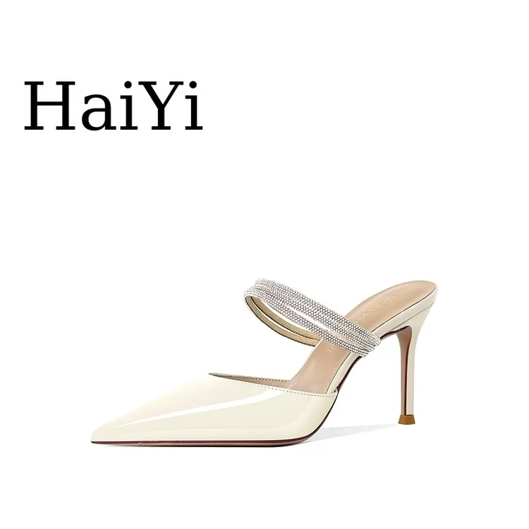 2025新款今年流行水钻尖头法式绝美小高跟后空女夏不累脚包头凉鞋