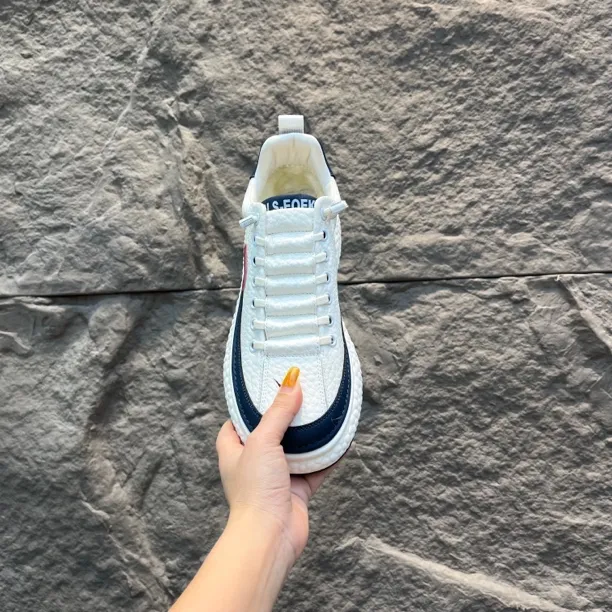 冬季一脚蹬时尚潮男百搭运动休闲鞋