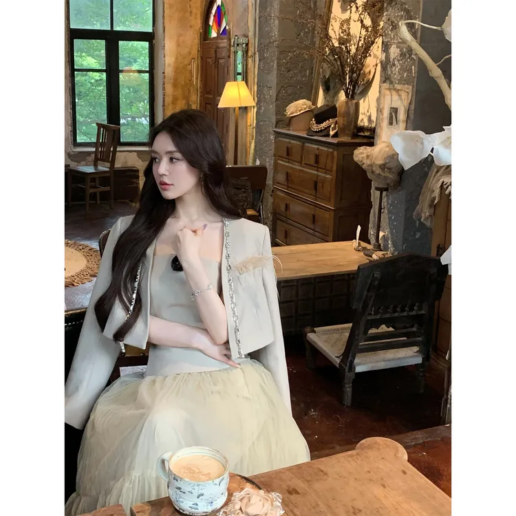 冯薪颖【半香缇卡】时尚套装富家千金风抹胸西装半裙套装 Y570909