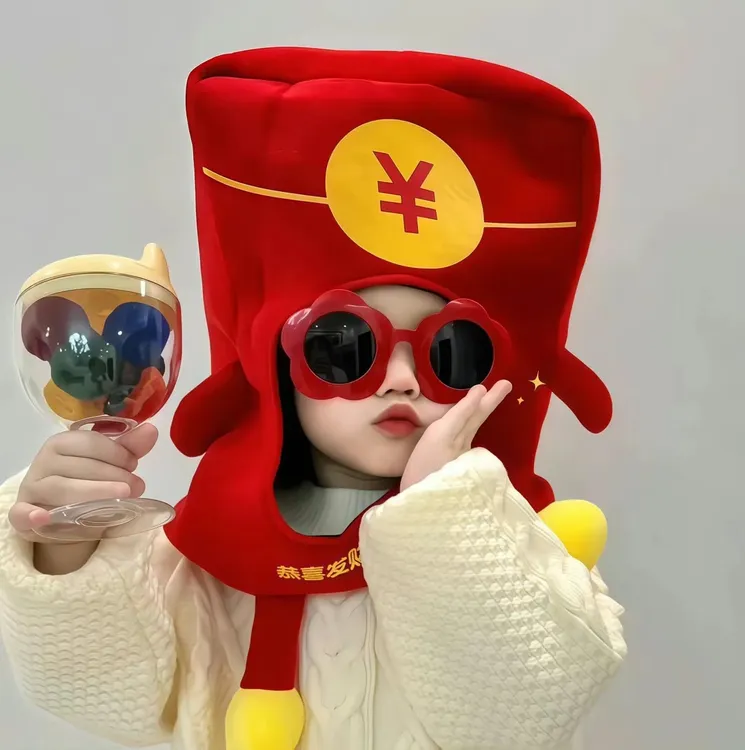 兰膏新沐云鬓滑，宝钗斜坠青丝发