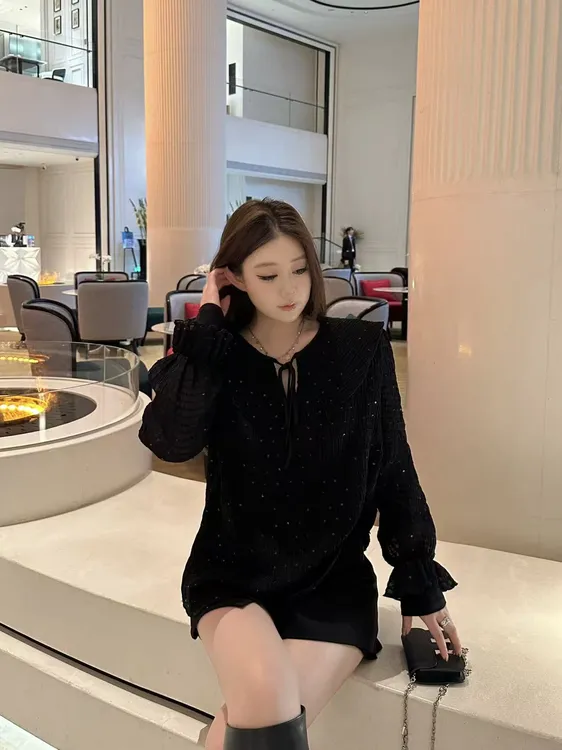 琪琪怪怪大码女装【焦点密码】木耳边亮闪翻领肌理感衬衫T17849QQ