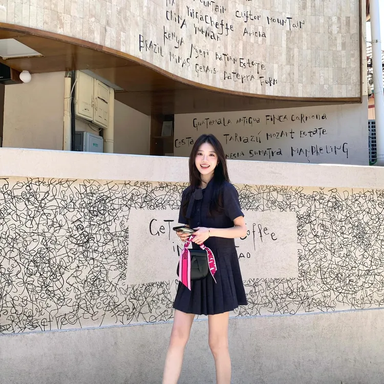 短款高腰夏季慵懒风学院风连衣裙纯色时尚通勤洋气休闲百搭复古