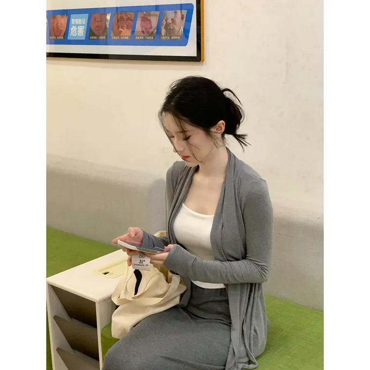 早秋新款休闲套装高级感三件套灰色外搭开衫+吊带背心+半身长裙女