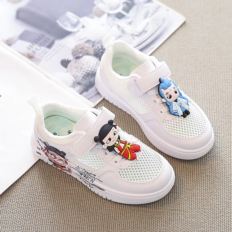 儿童卡通哪吒小白鞋2025春季新款童鞋透气男童运动鞋女童低帮板鞋