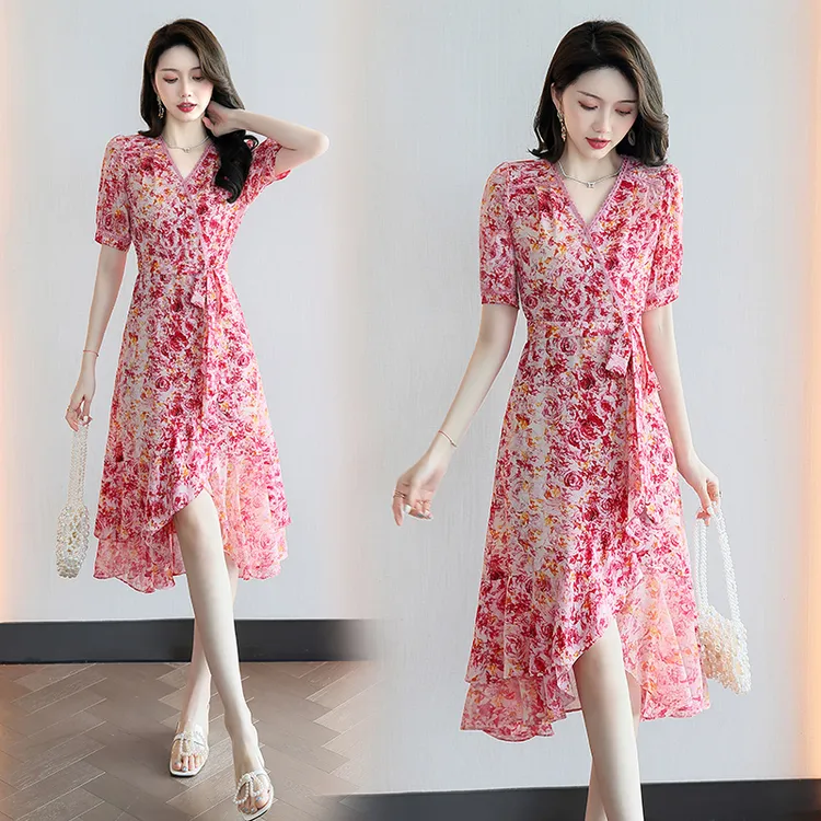 法式碎花V领连衣裙女2025夏季新款系带收腰显瘦不规则中长款裙子