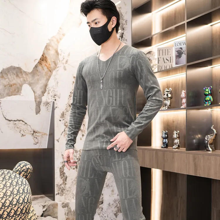 2025爆款秋冬男士保暖套装潮流时尚龙虎压花工艺磨绒修身V领套装