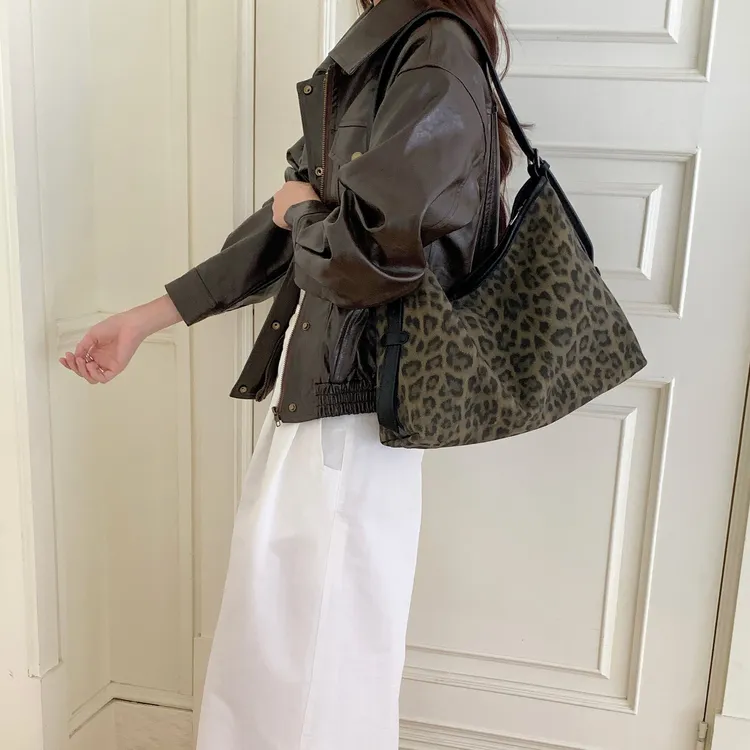 竹笋喵喵 复古豹纹腋下包女2025秋冬新通勤日常ins斜挎拉链饺子包