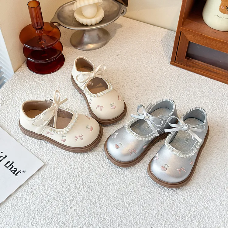 女童鞋子小皮鞋刺绣软底圆头皮鞋2025春秋季新款女童时尚单鞋韩版