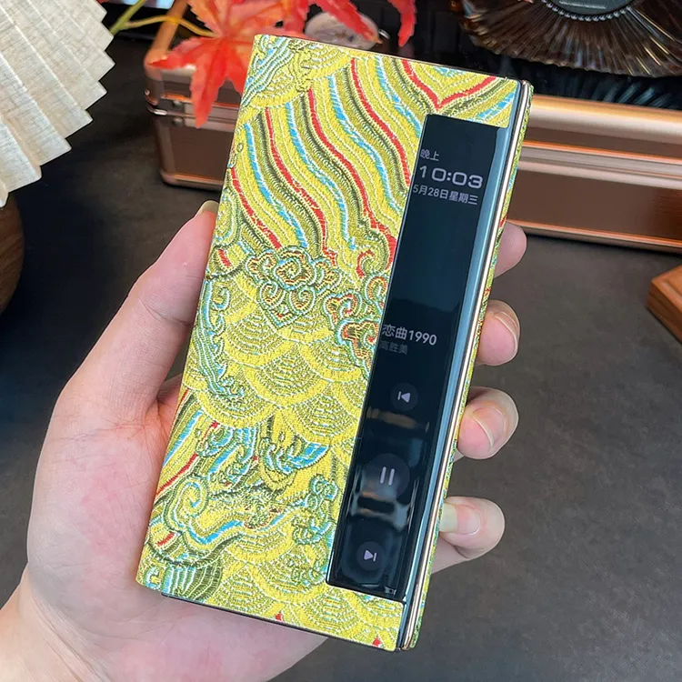 适用华为mateXT手机壳三折叠屏xt翻盖皮套全包中国风腕带支架女款