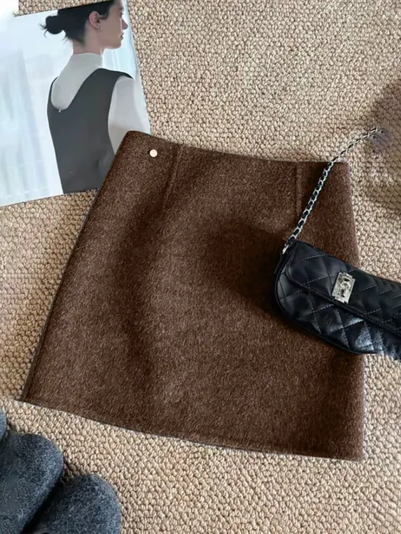 复古时尚显瘦冬季半身裙女秋冬季新款百搭休闲风包臀纯色高腰短裙