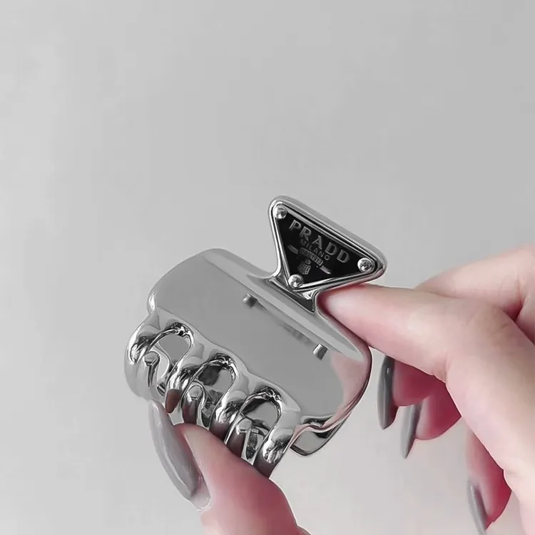 p家倒三角标合金鲨鱼夹韩版字母高级感小号抓夹子女学生头饰发饰