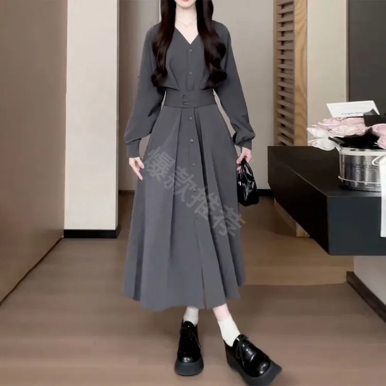 气质长袖灰色连衣裙子女2025今年流行新早秋季高级感穿搭长裙