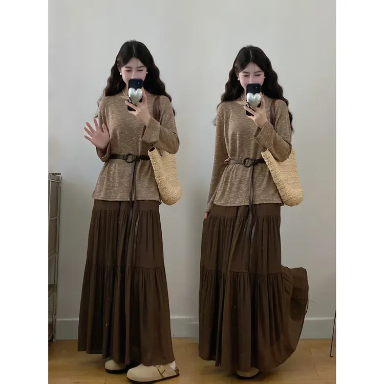 MO88ZSPF卢浮画展 出街心头爱秋季叠穿感套装圆领上衣+半身裙