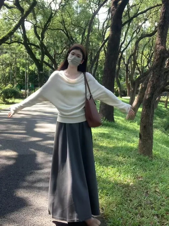 2025秋季新款韩系氛围感穿搭荡领长袖上衣搭配半身裙气质两件套女