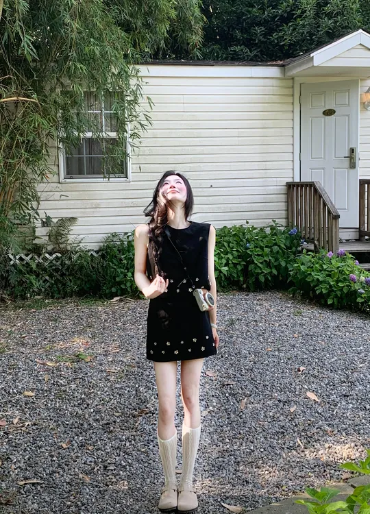 夏季新款洋气衣服女黑色花朵背心小个子短裙背心A字半裙子两件套