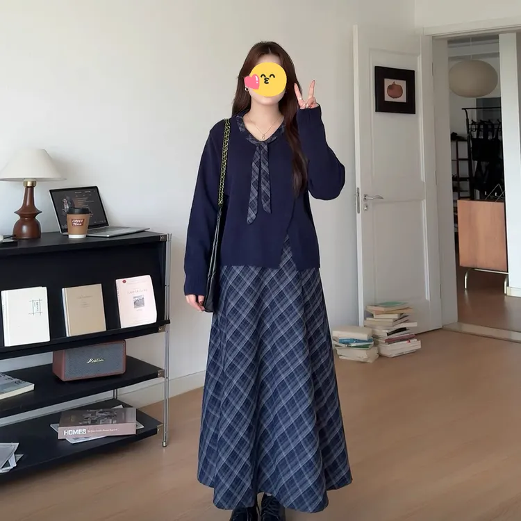 胖mm秋冬穿搭大码格纹半身裙V领毛衣上衣巨好看设计感两件套装