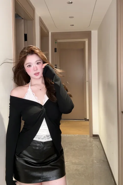 微胖MM纯欲假两件蕾丝拼接长袖t恤秋季辣妹风性感收腰打底衫上衣