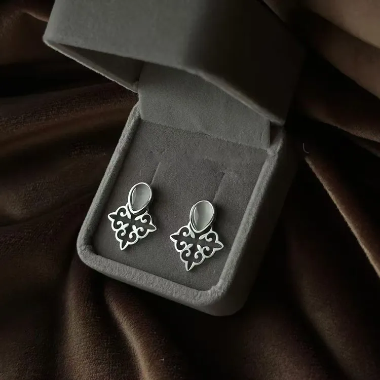 哈萨克民族风游牧清简镂空花纹耳钉精致显气质经典设计气质时尚