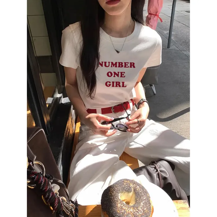 夏季潮流休闲短袖2025新款修身显瘦正肩女装t恤别致独特小上衣服