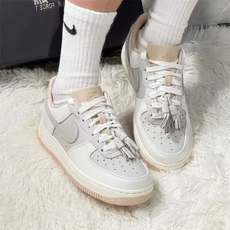 耐克NIKE女鞋AF1空军一号厚底运动鞋百搭休闲板鞋米白HV1813-001