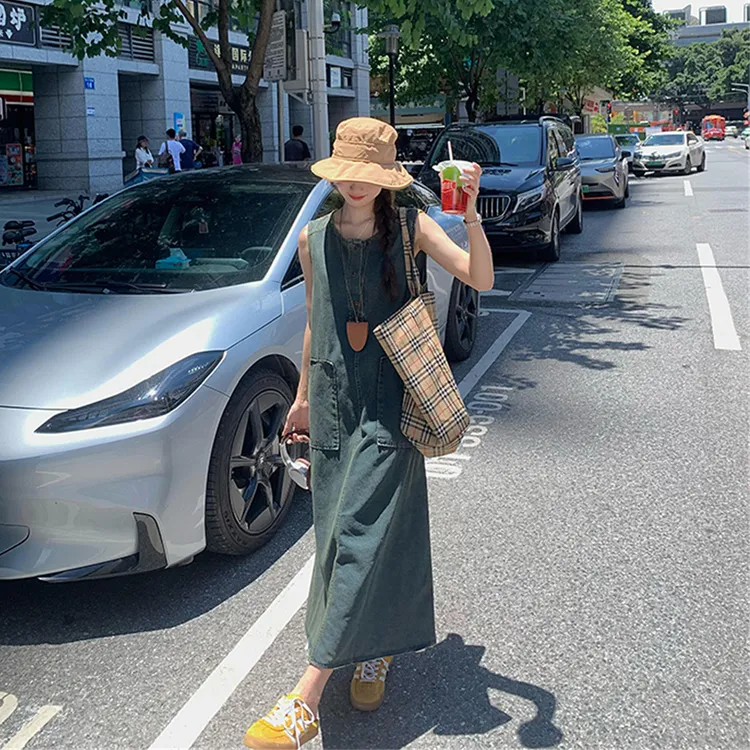 气质高级感深蓝色连衣裙女薄款新款夏季宽松显瘦法式无袖牛仔裙子