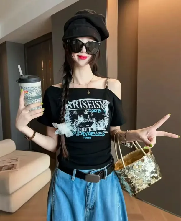 2025新款字母印花露肩短袖T恤女褶皱修身显瘦短款上衣女