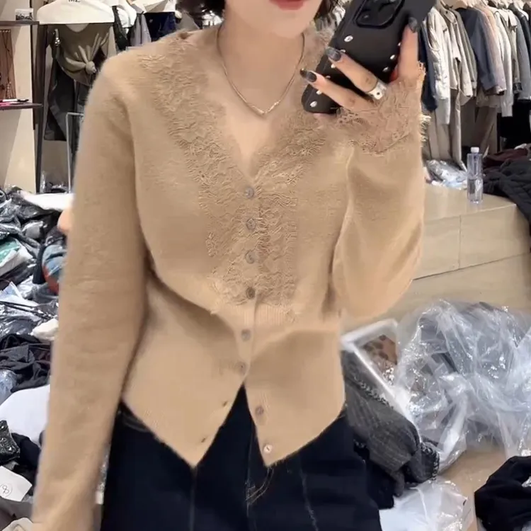 秋冬设计感长袖单排扣拼接款小蛮腰蕾丝开衫LK2506908