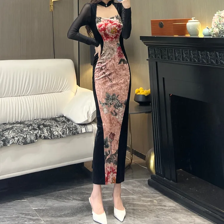 气质女人味轻奢方领长袖复古显瘦性感包身时尚百搭开衩连衣裙子