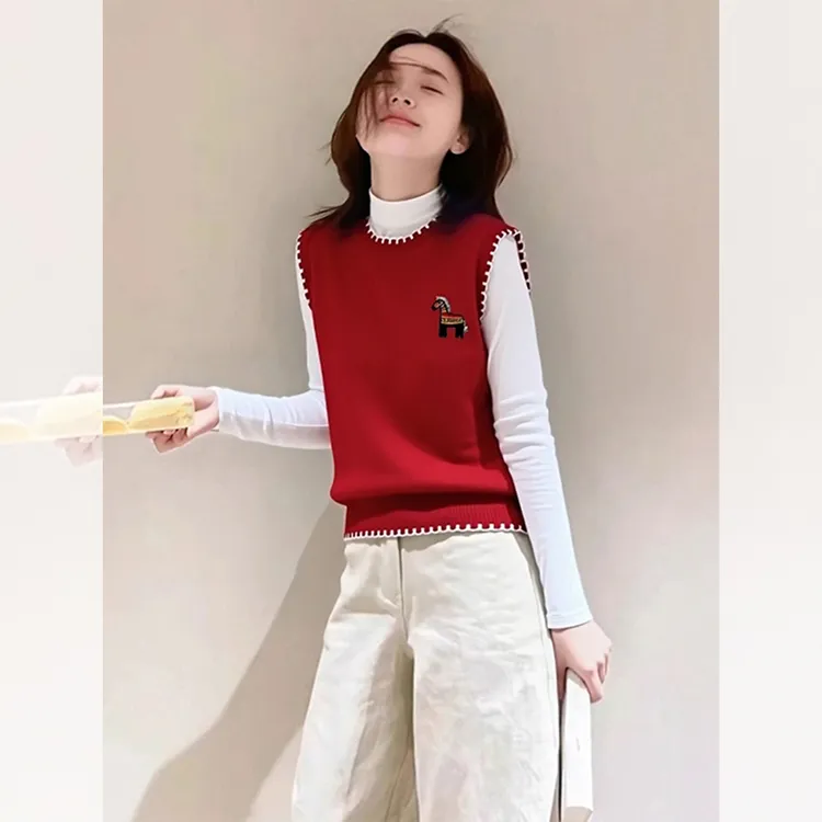 别致独特漂亮红色刺绣坎肩小衫休闲外穿毛衣女装秋冬洋气针织马甲
