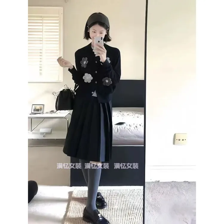 秋季小香风藏蓝花朵针织衫百褶裙子显瘦套装网红时尚炸街新款女装