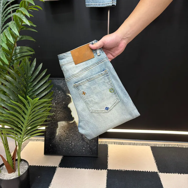 夏季薄款上新浅蓝弹力男士休闲牛仔裤修身小直筒高端时尚男裤子