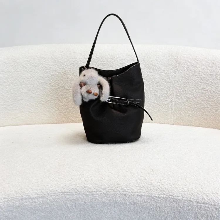 【予你甄选】新款荔枝纹单肩腋下皮带装饰大容量水桶包