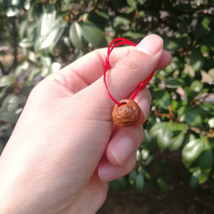 第013款式生肖鼠野生桃核手工雕刻桃篮系列