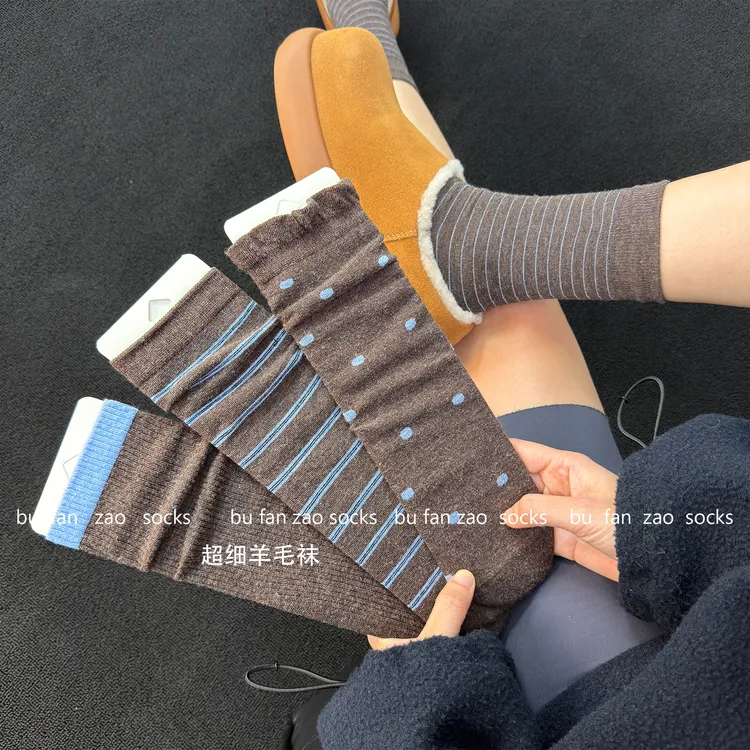 4双装女中筒袜超细绵羊毛柔软保暖条纹波点撞色百搭博肯雪地靴