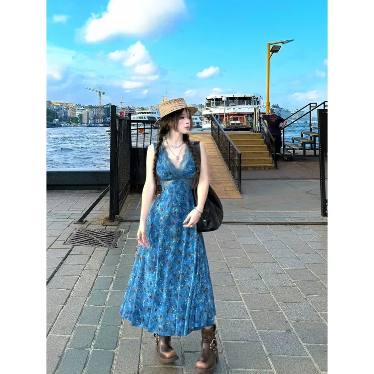  夏日热恋 浪漫氛围感v领蕾丝拼接碎花短裙/长裙