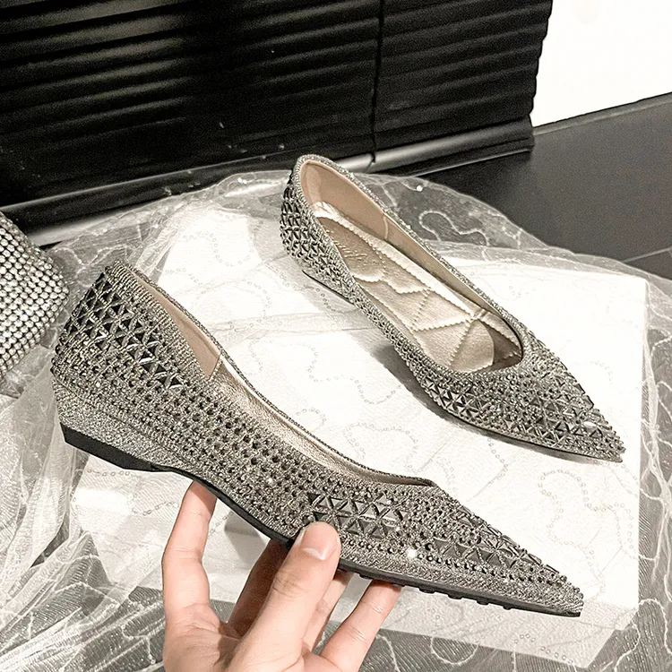 2025新款3CM坡跟尖头水钻法式浅口百搭女鞋气质小单鞋女舒适柔软