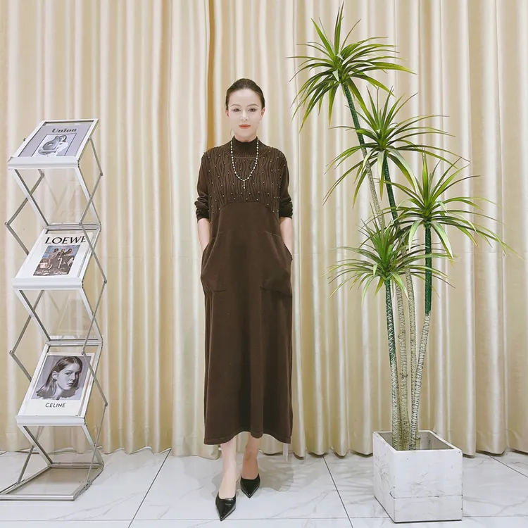9949碎钻感钉珠深棕宽松显瘦针织时尚复古连衣裙