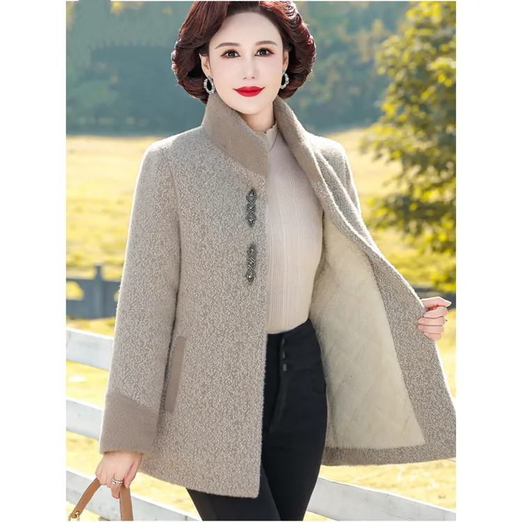 2025新款中年妈妈加绒外套冬装毛呢中老年女加厚仿水貂绒棉衣时尚